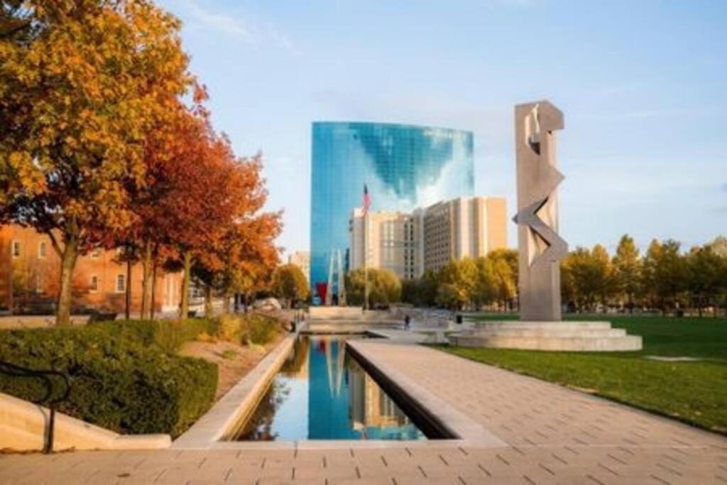 Free Parking! Downtown Lucas Oil- Conv Center Skywalk #3 Apartment Indianapolis Exterior photo